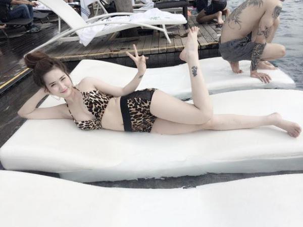 Gái xinh khoe vòng 1 khủng nóng bỏng mãn nhãn tầm mắt