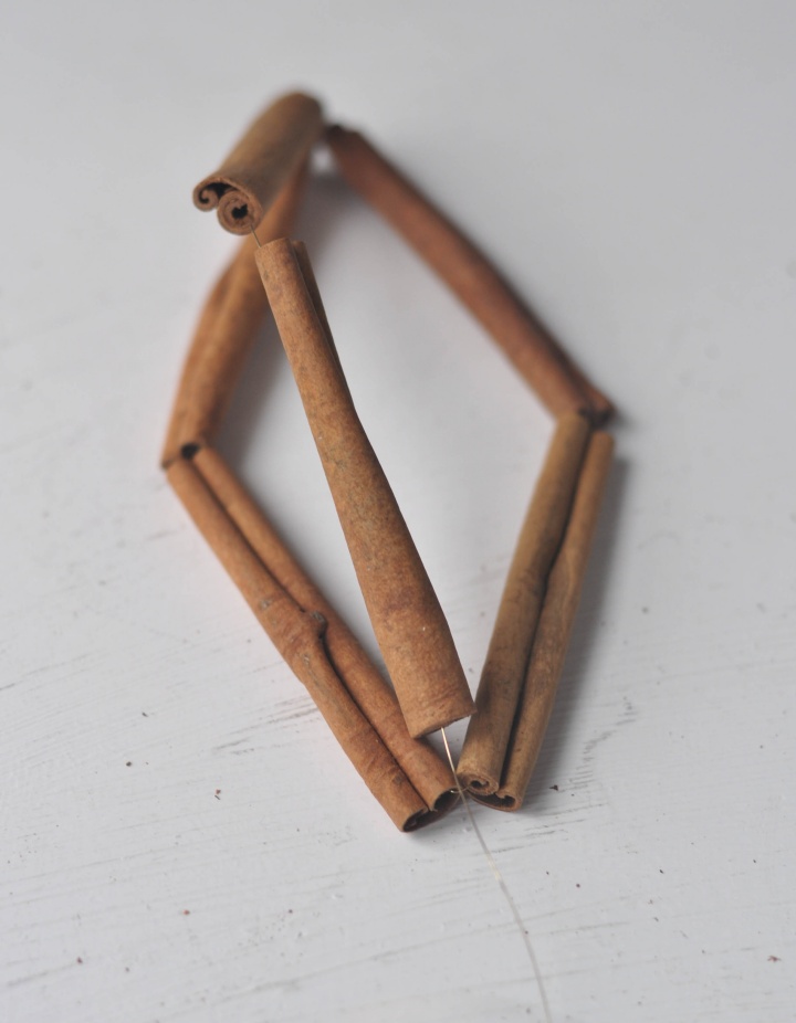LiebesSeelig: DIY hoch 3 Weihnachten – Himmeli-Zimt-Kranz