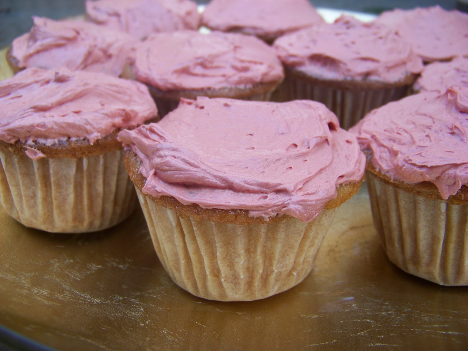 Tora's real food: Pink lemon cupcakes: The trouble with color (and a ...