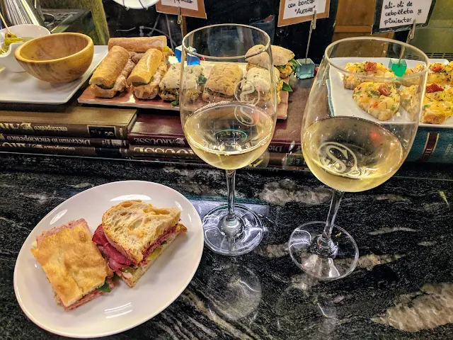 Where to eat in Bilbao: Snack and txakoli wine at Singular in Bilbao