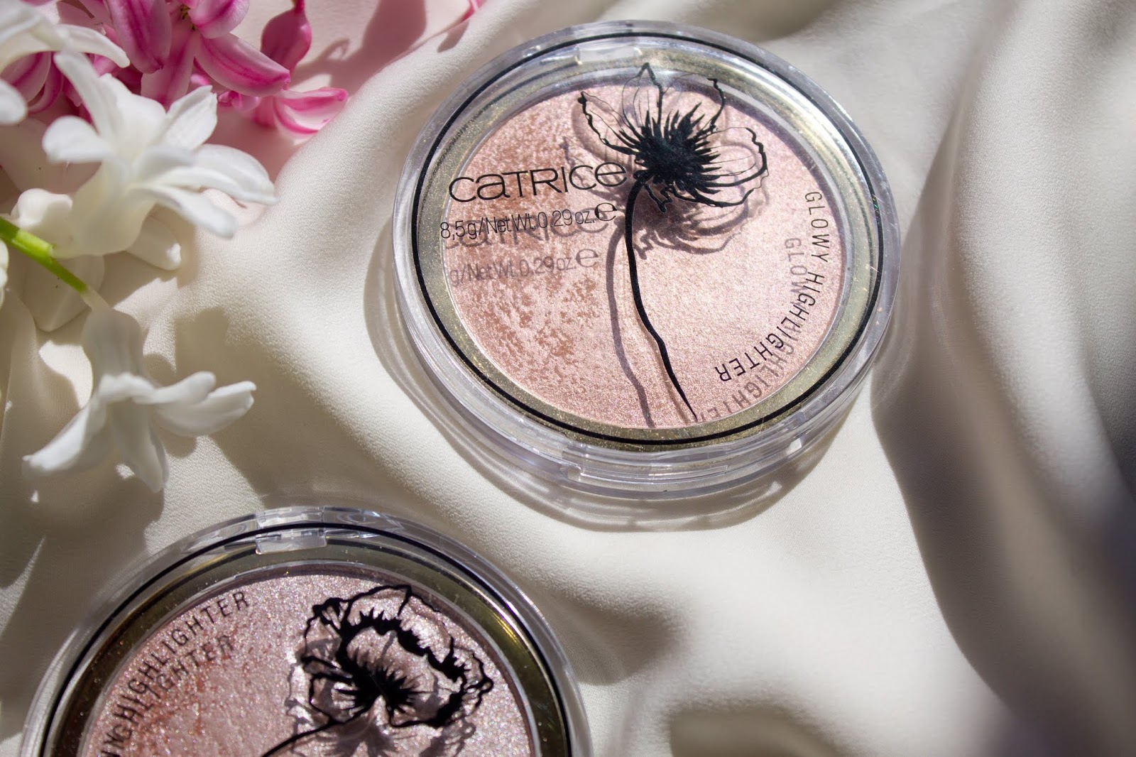 Хайлайтер катрис. Catrice хайлайтер high glow mineral highlighting powder. Catrice хайлайтер high glow mineral highlighting powder. Catrice high glow mineral highlighting powder. Хайлайтер catrice 010 light infusion.