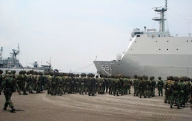 Pangkogab Latgab TNI on board di KRI Surabaya-591