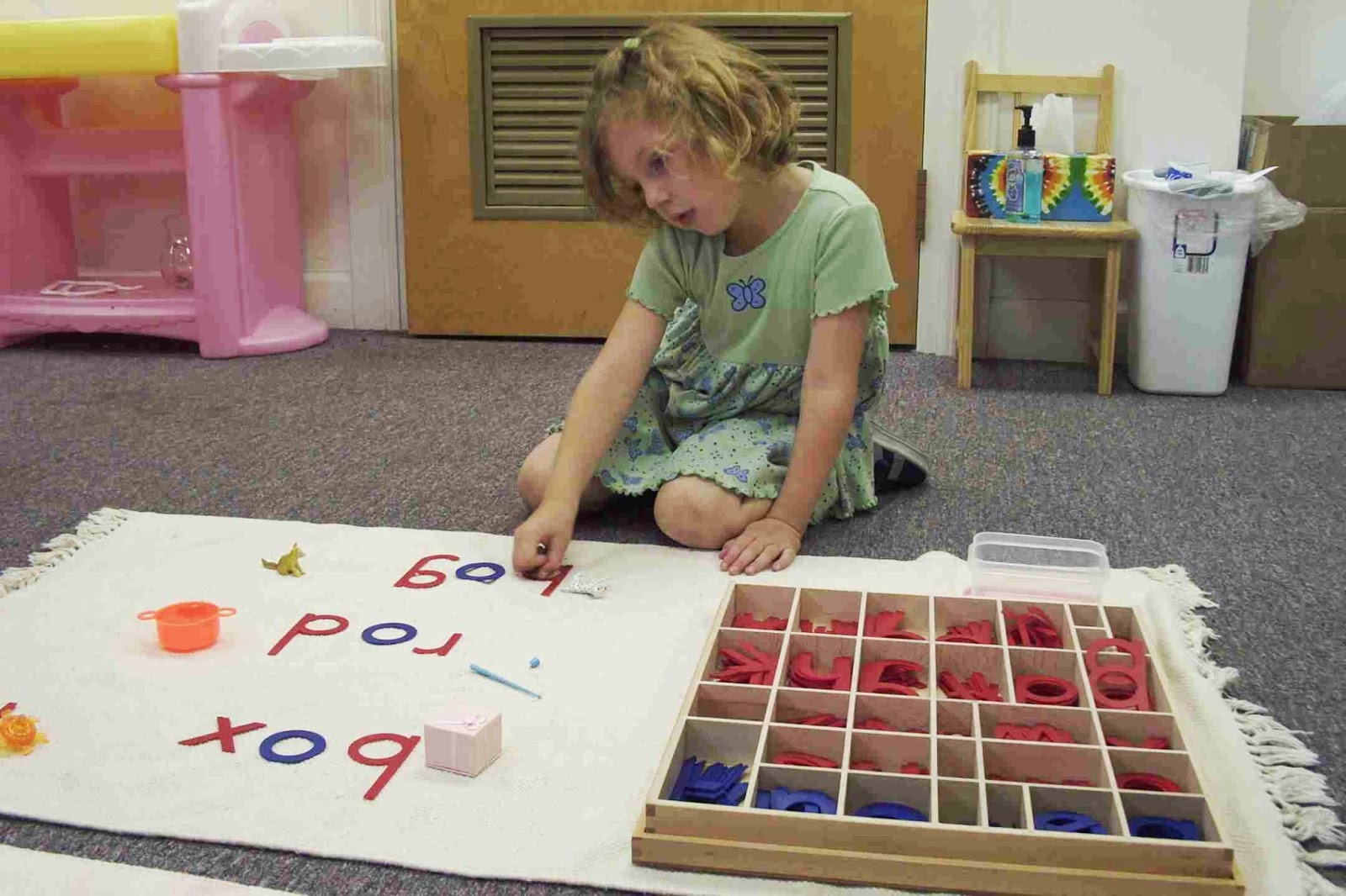 школа монтессори воронеж. школа монтессори воронеж. детский монтессори центр алиса воронеж. алиса школа монтессори воронеж. кубики монтессори.