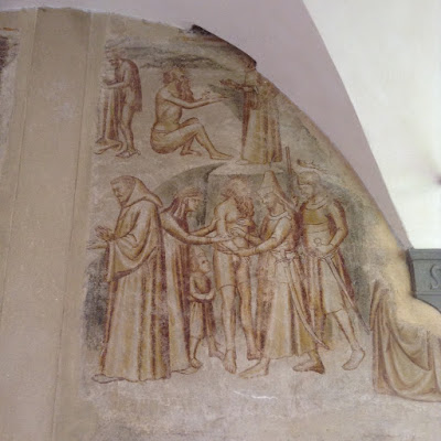 Ex Convento di Santa Marta a Siena: chiostro affreschi monocromi con scene di vita eremitica