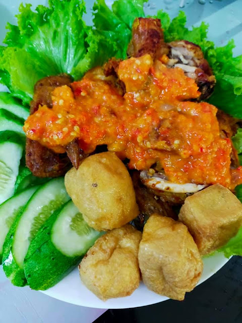 Cara Buat Ayam Geprek Dengan Sambal Padu. Blend Je Semua Terus Jadi