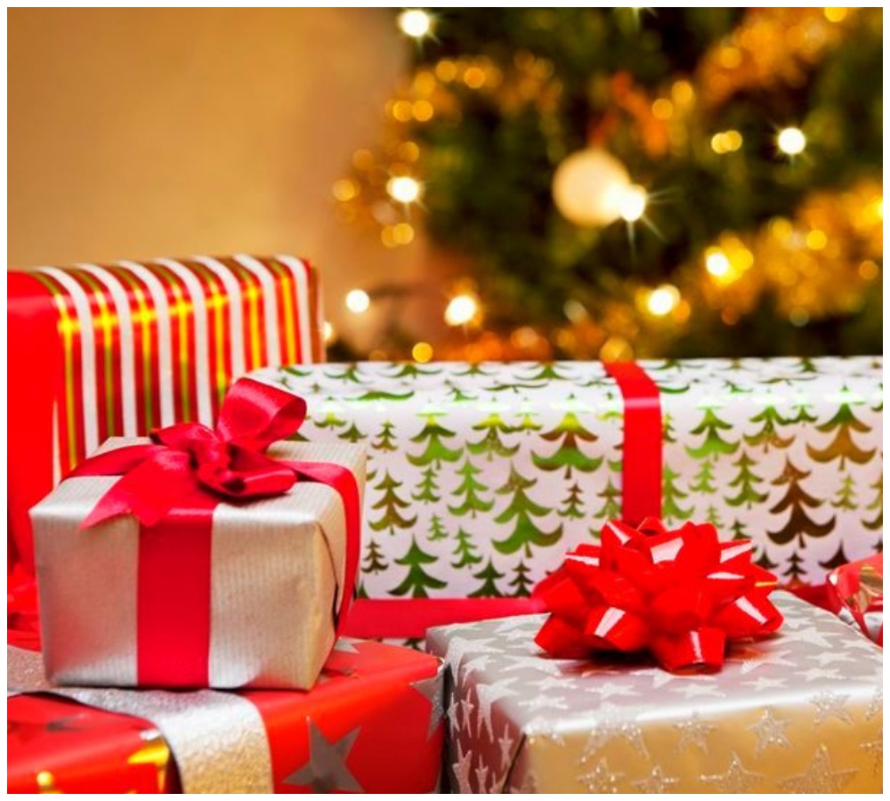 Christmas credits. новогодняя фотозона с камином. My little pony новогодние. Christmas credits. новогодние шары мокапы.