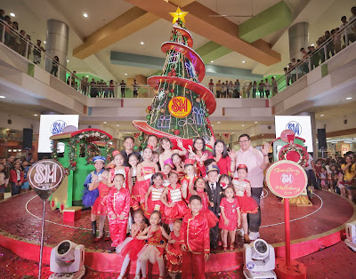 SM%2BMALLS%2BIN%2BBALIWAG%2BAND%2BPULILAN%2BAMAZE%2BALL%2BAGES%2BWITH%2BICONIC%2BCHRISTMAS%2BCENTERPIECES%2B4