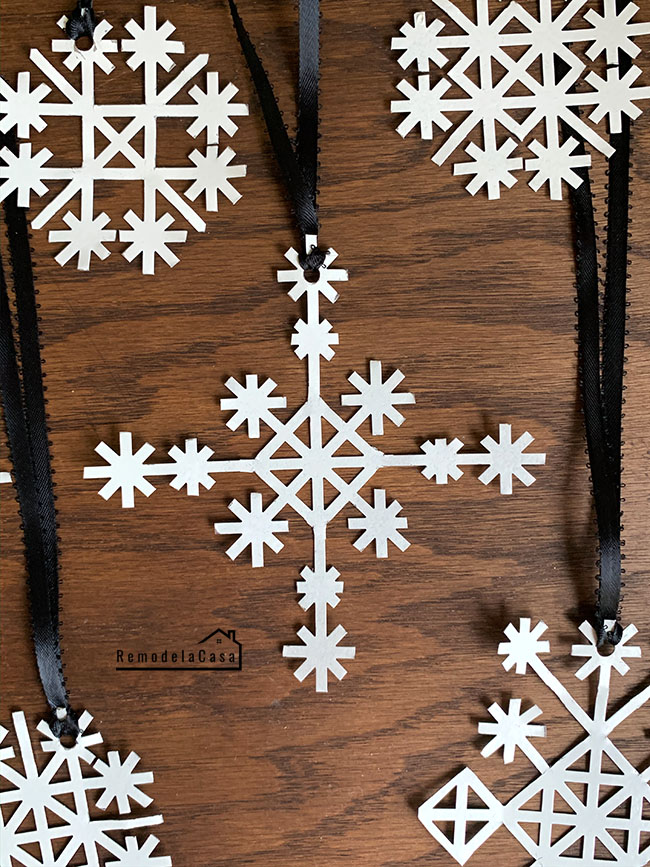 DIY Metal Snowflake Ornaments Remodelando la Casa