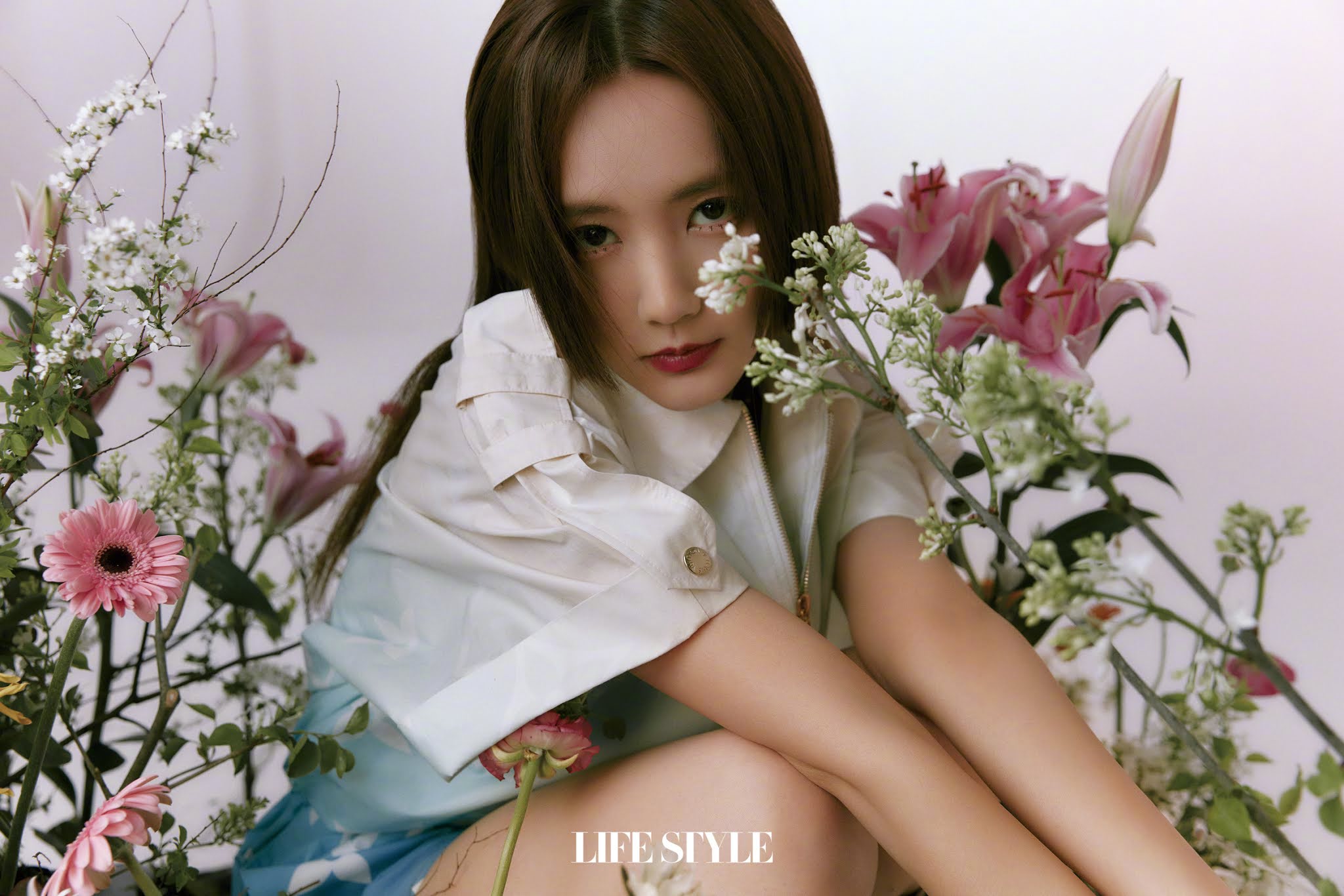 China Entertainment News: Li Yitong poses for photo shoot