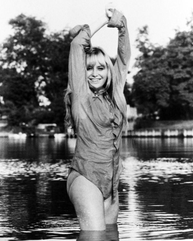 20 Stunning Black And White Photos Of British Actress Susan George From
