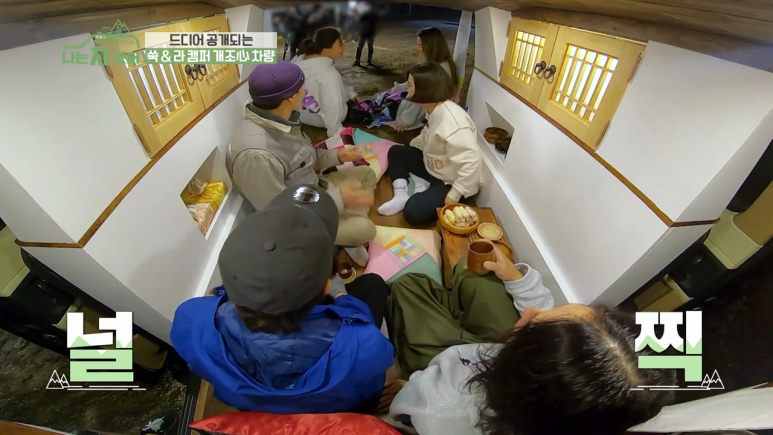 [나는차였어] 김숙, 라미란이 직접 개조한 한옥풍 캠핑카.jpg | 인스티즈