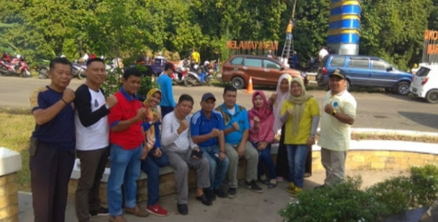 Camat Muara Enim Gotong Royong Bersihkan Batas Kota