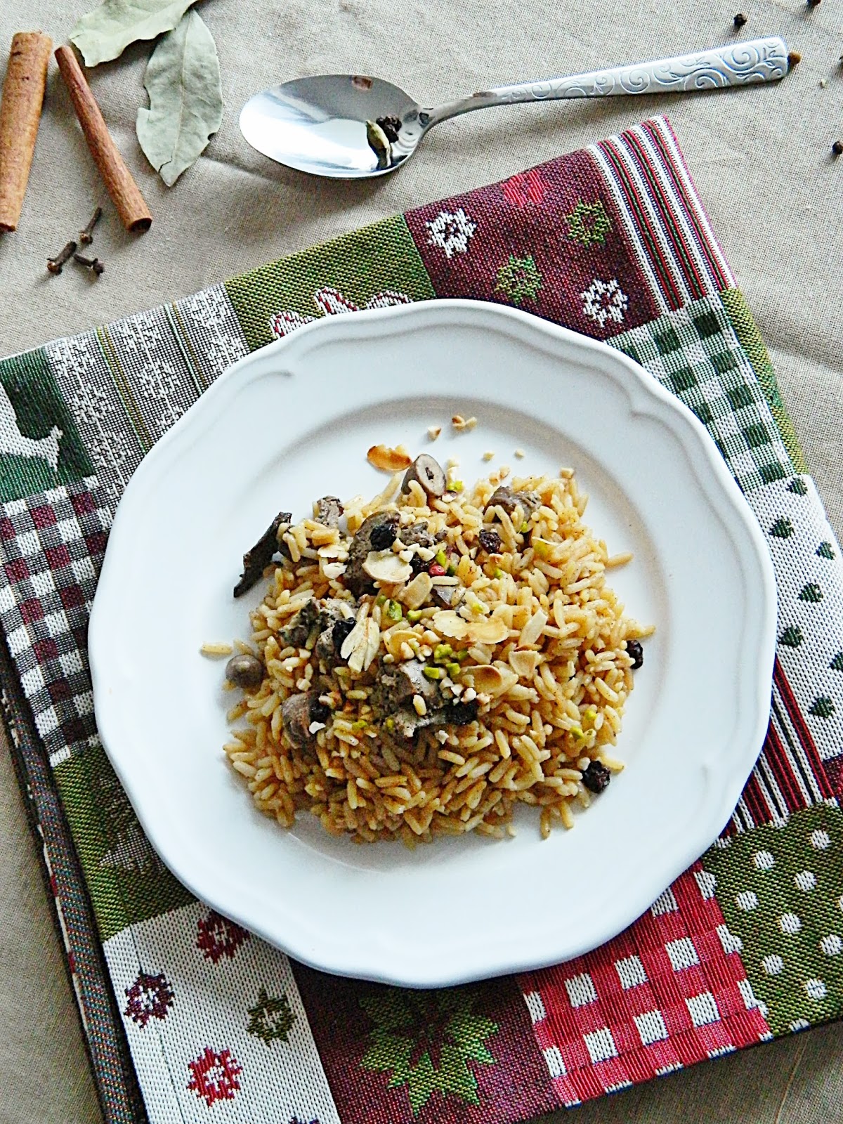 Dr Ola&amp;#39;s kitchen: Spiced Rice with Chicken Liver and nuts. Gewürzreis ...
