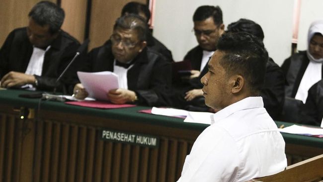 Penyiram Air Keras Novel Divonis 2 dan 1,5 Tahun Penjara Penyiram Air Keras Novel Divonis 2 dan 1,5 Tahun Penjara