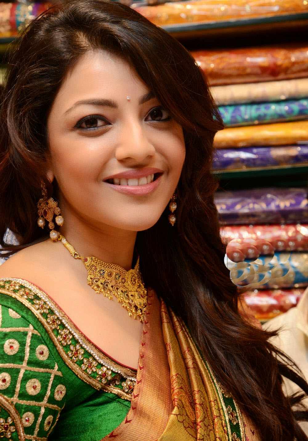 Kajal Agarwal beautiful face, Kajal Agarwal in desi avatar