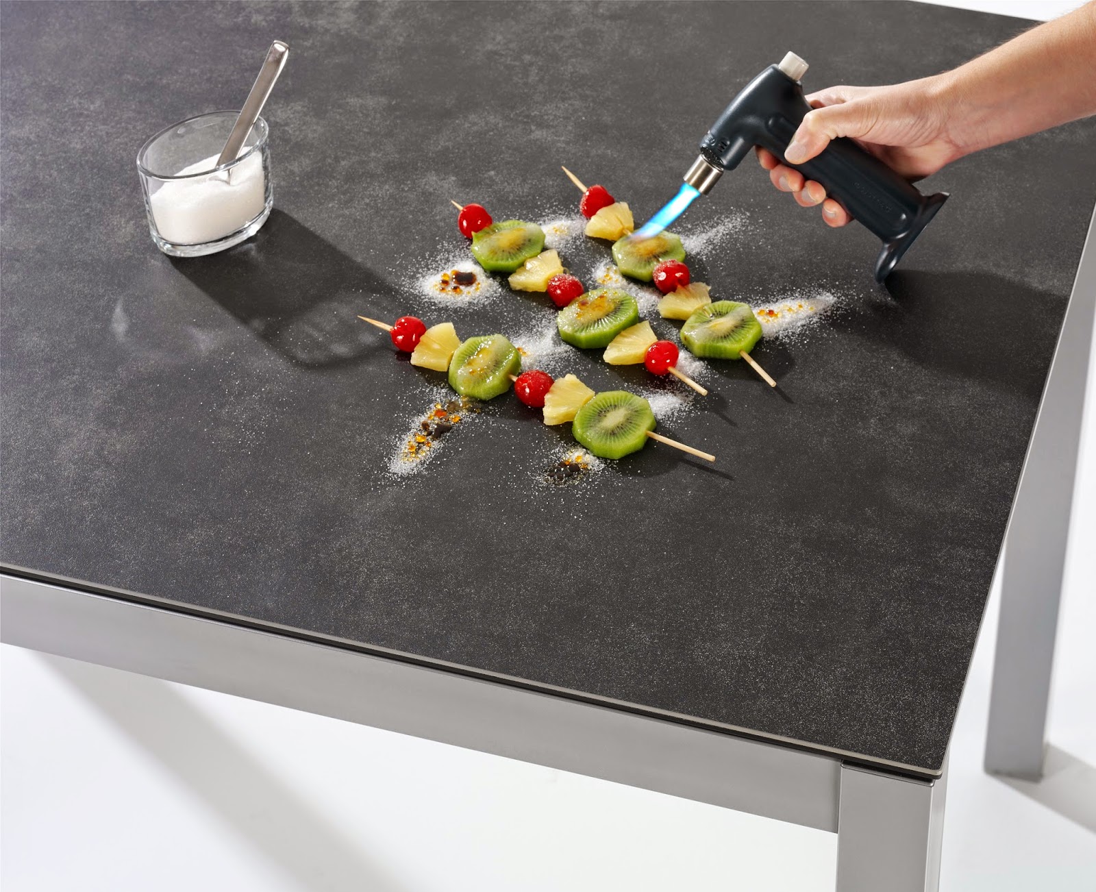 Cocinas Criado: Nueva colección de mesas con encimera porcelánica TECHLAM