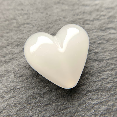 Handmade lampwork glass heart bead by Laura Sparling made with CiM Cotton