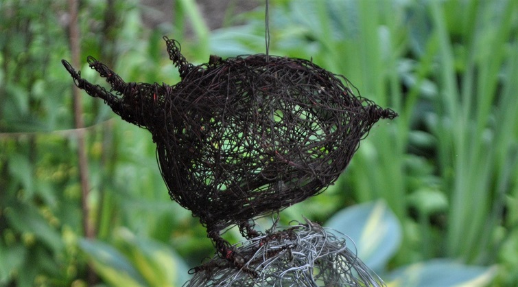 Gartendeko selbermachen Vögelchen aus Draht