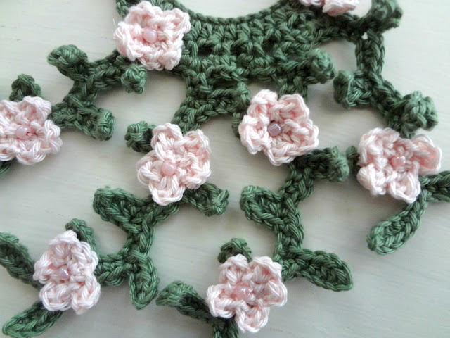 Summer Necklace - free crochet pattern