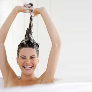 cara merawat rambut kusam dengan shampoo