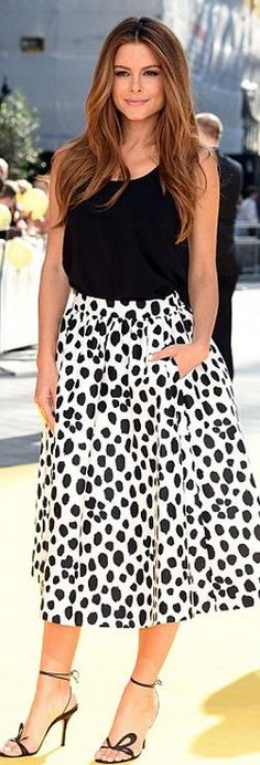 MARÍA MENOUNOS - ESTAMPADO DE LUNARES