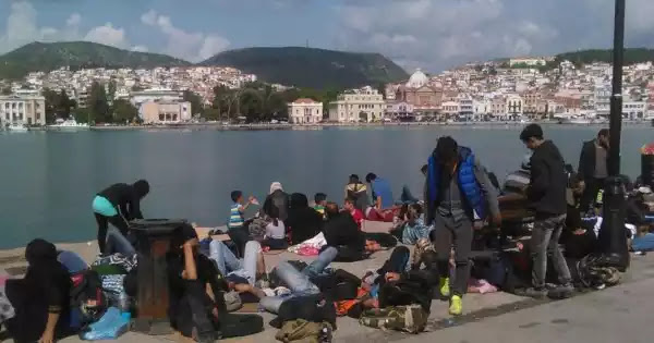 Ακόμα 1.000 παράνομοι μετανάστες αναχώρησαν από τα νησιά για μόνιμη εγκατάσταση στην ηπειρωτική Ελλάδα Ακόμα 1.000 παράνομοι μετανάστες αναχώρησαν από τα νησιά για μόνιμη εγκατάσταση στην ηπειρωτική Ελλάδα
