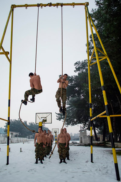 Οι Έλληνες Καταδρομείς εκπαιδεύονται σε χιονοσκεπές περιβάλλον [φωτό]  