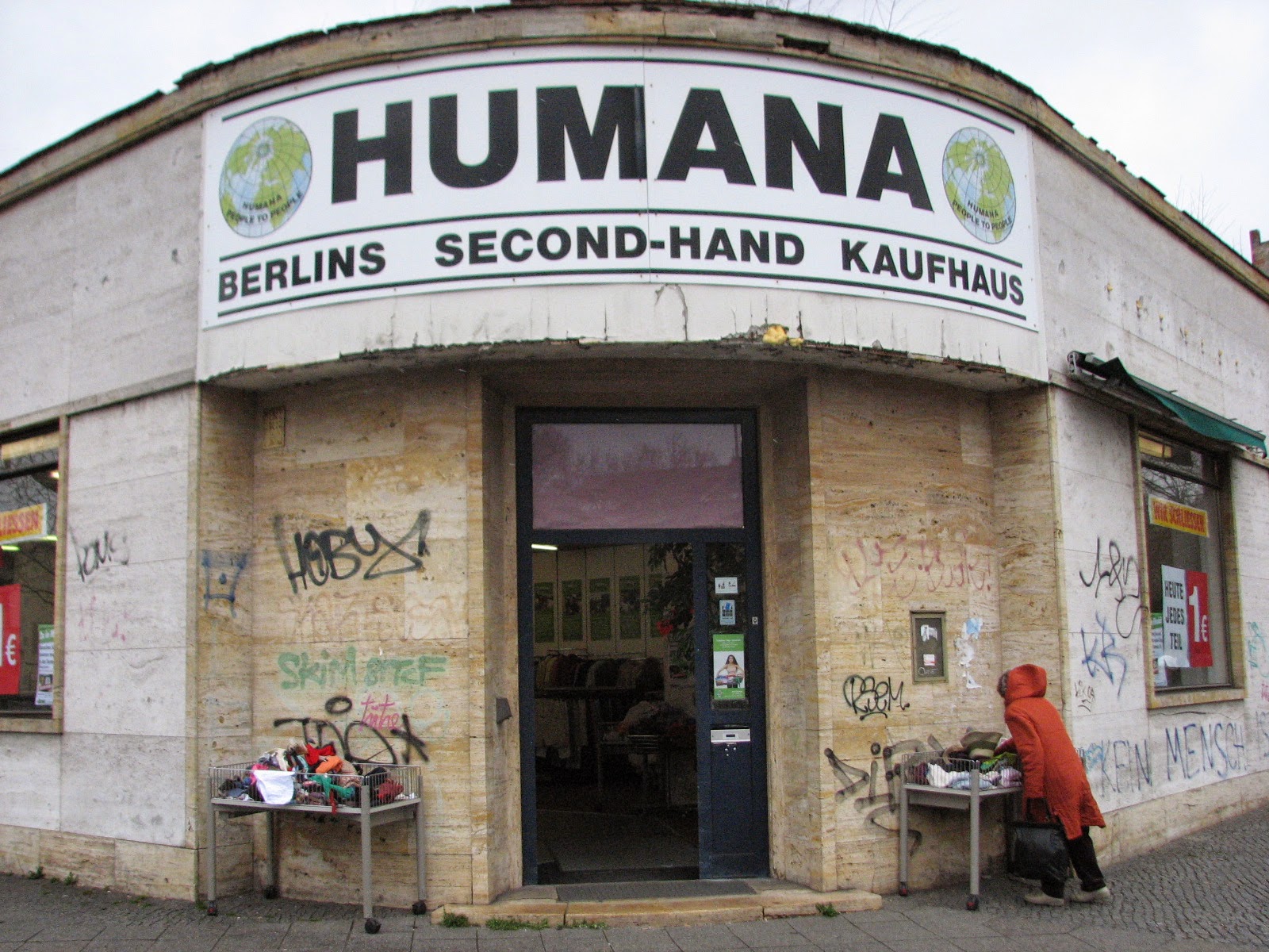 bazooka-crafts-thrifting-in-berlin-humana-sale-turmstra-e