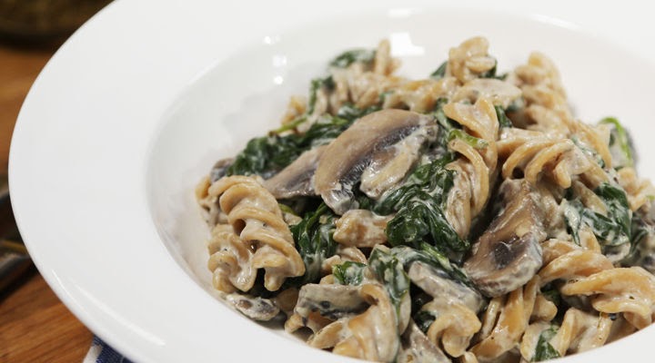 Öğrenciler için basit kremalı mantar soslu penne makarna tarifi