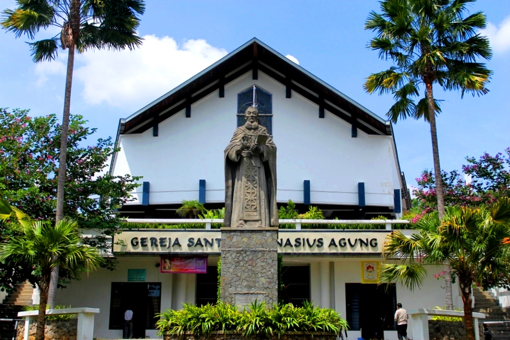 Fotografi Gereja Katolik di Indonesia: Gereja Katolik St. Athanasius
