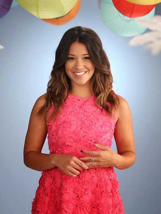 Jane the Virgin - New Cast Photo of Gina Rodriguez