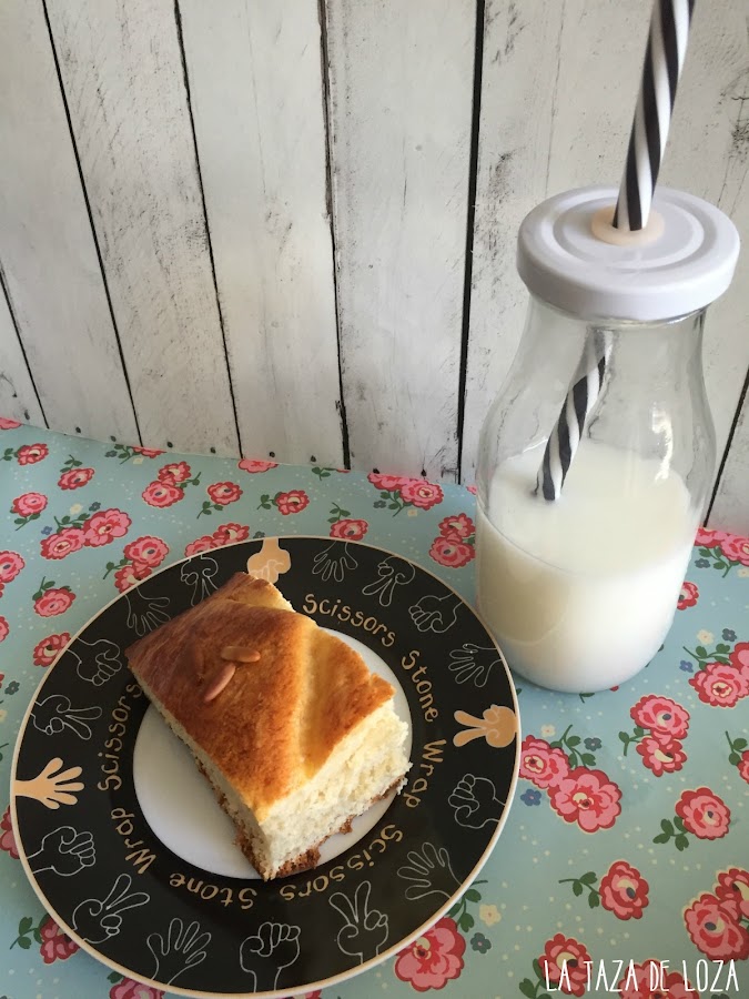 coca-de-san-juan-con-leche-fría