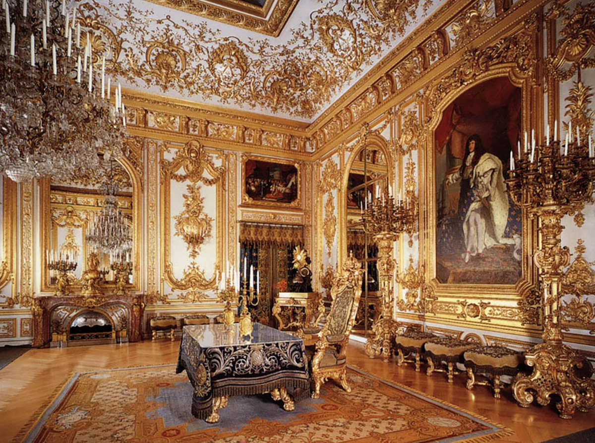 Королевский дом франции. Версальский дворец Версаль Барокко. Королевский дворец в Мадриде зал Гаспарини. Королевская спальня Версальского дворца.