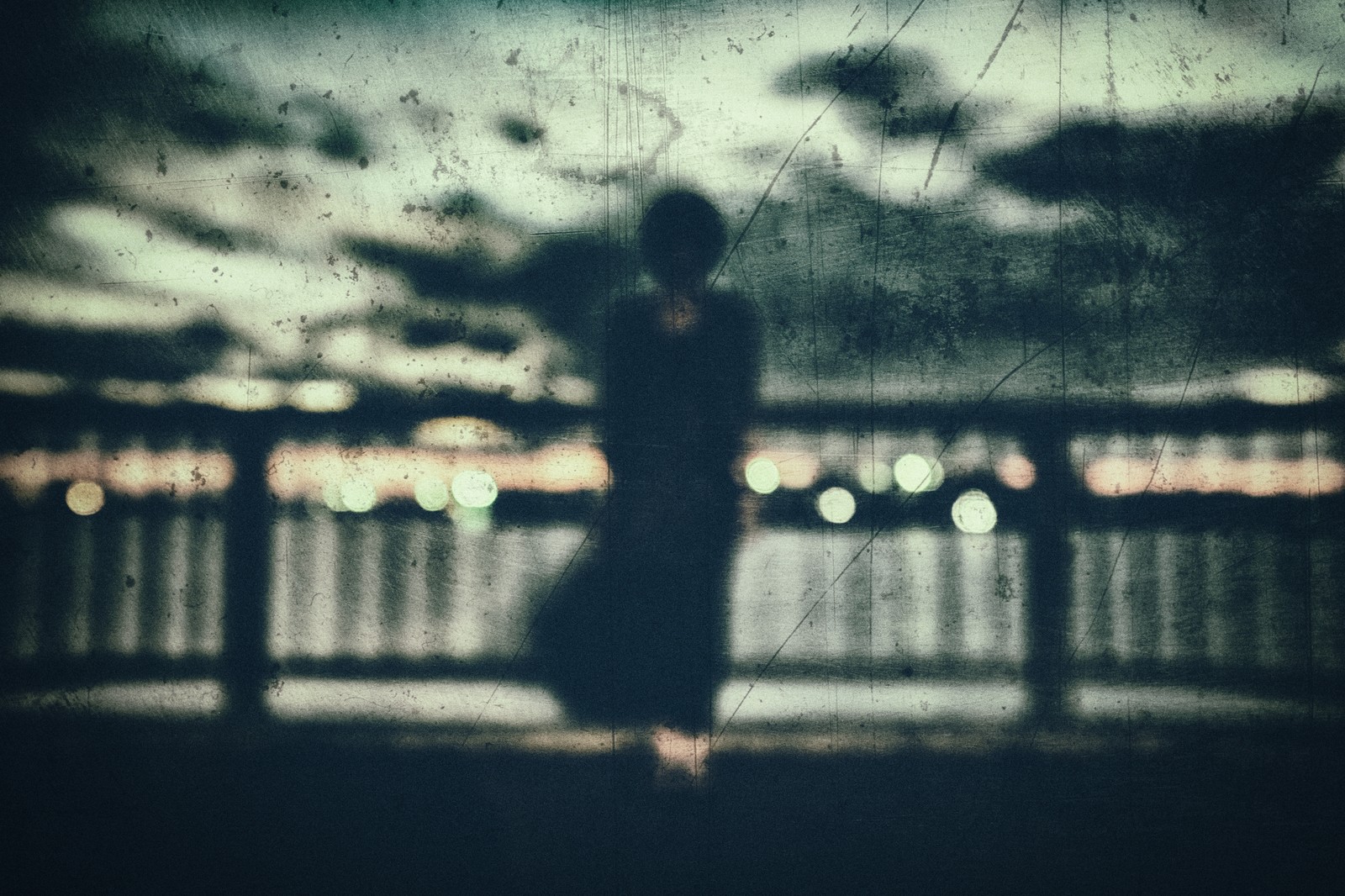 霊感の全く無い俺が幽霊を見た方法を話す|Hikari/Tokage