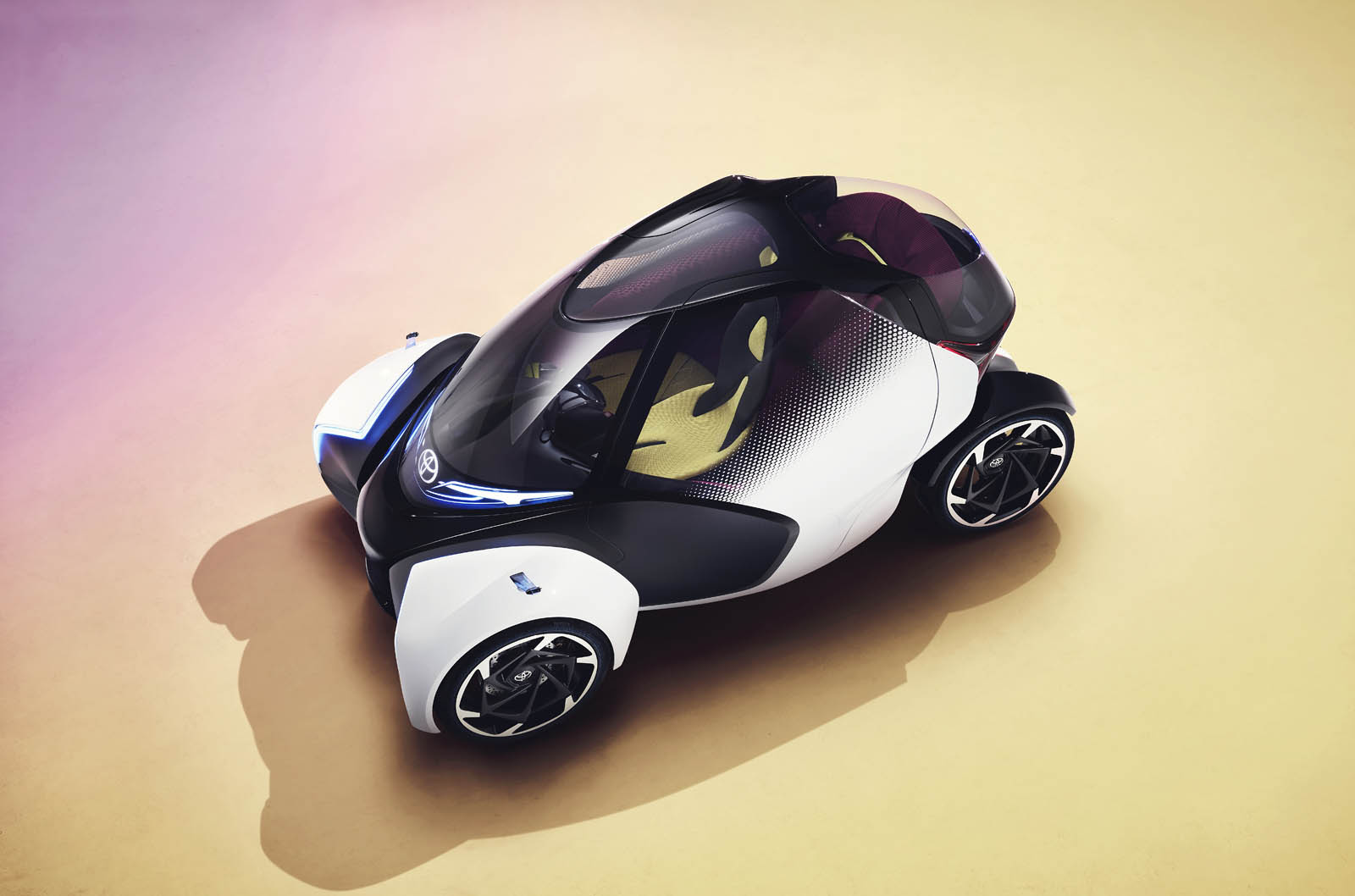2017_Toyota_Concept_i-Tril_Static_09+cop