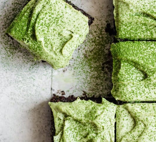 ALMOND FLOUR BROWNIES WITH MATCHA MINT FROSTING #desserts #glutenfree
