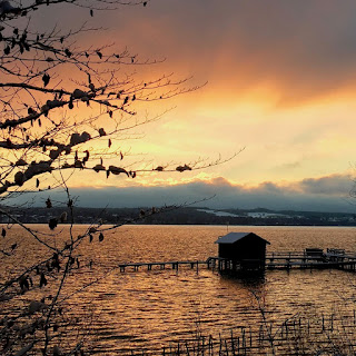 Bootshäuser im Ammersee bei Schondorf