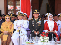 Pangdivif 2 Kostrad Menghadiri Upacara Peringatan Detik-Detik Proklamasi Kemerdekaan RI Ke-74 di Gedung Grahadi Surabaya Pangdivif 2 Kostrad Menghadiri Upacara Peringatan Detik-Detik Proklamasi Kemerdekaan RI Ke-74 di Gedung Grahadi Surabaya