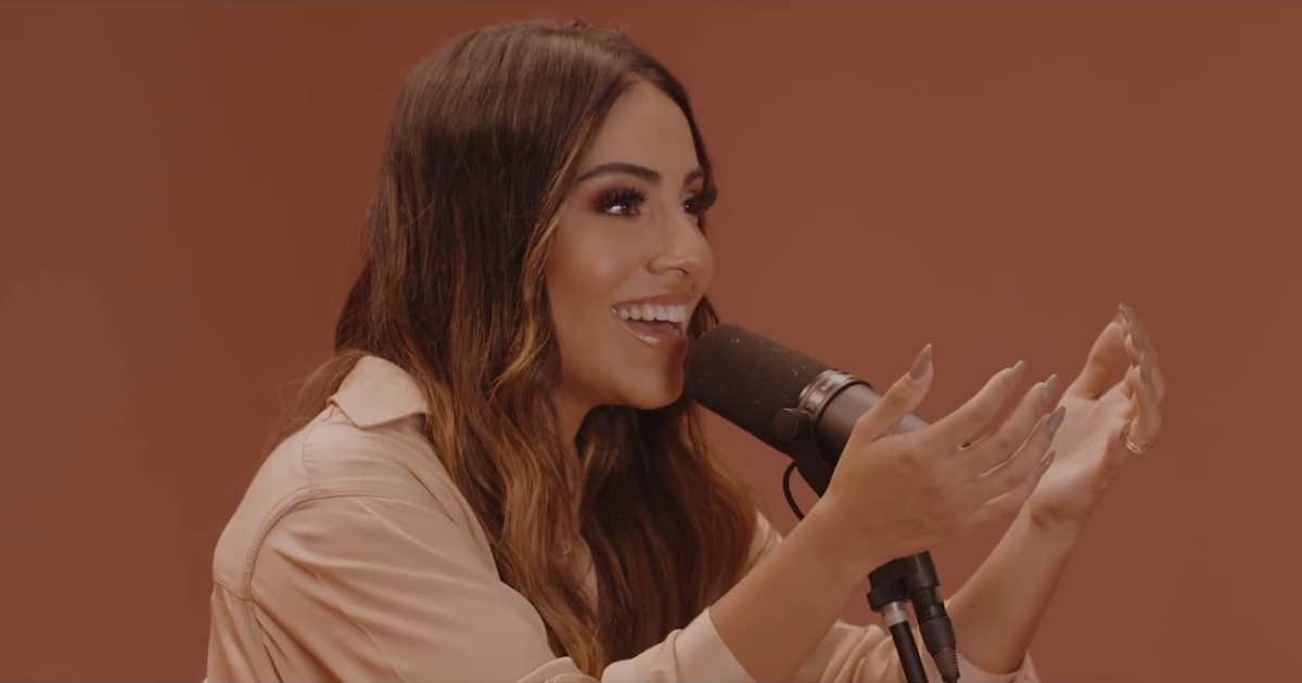 Gabriela Rocha regrava os clássicos 
