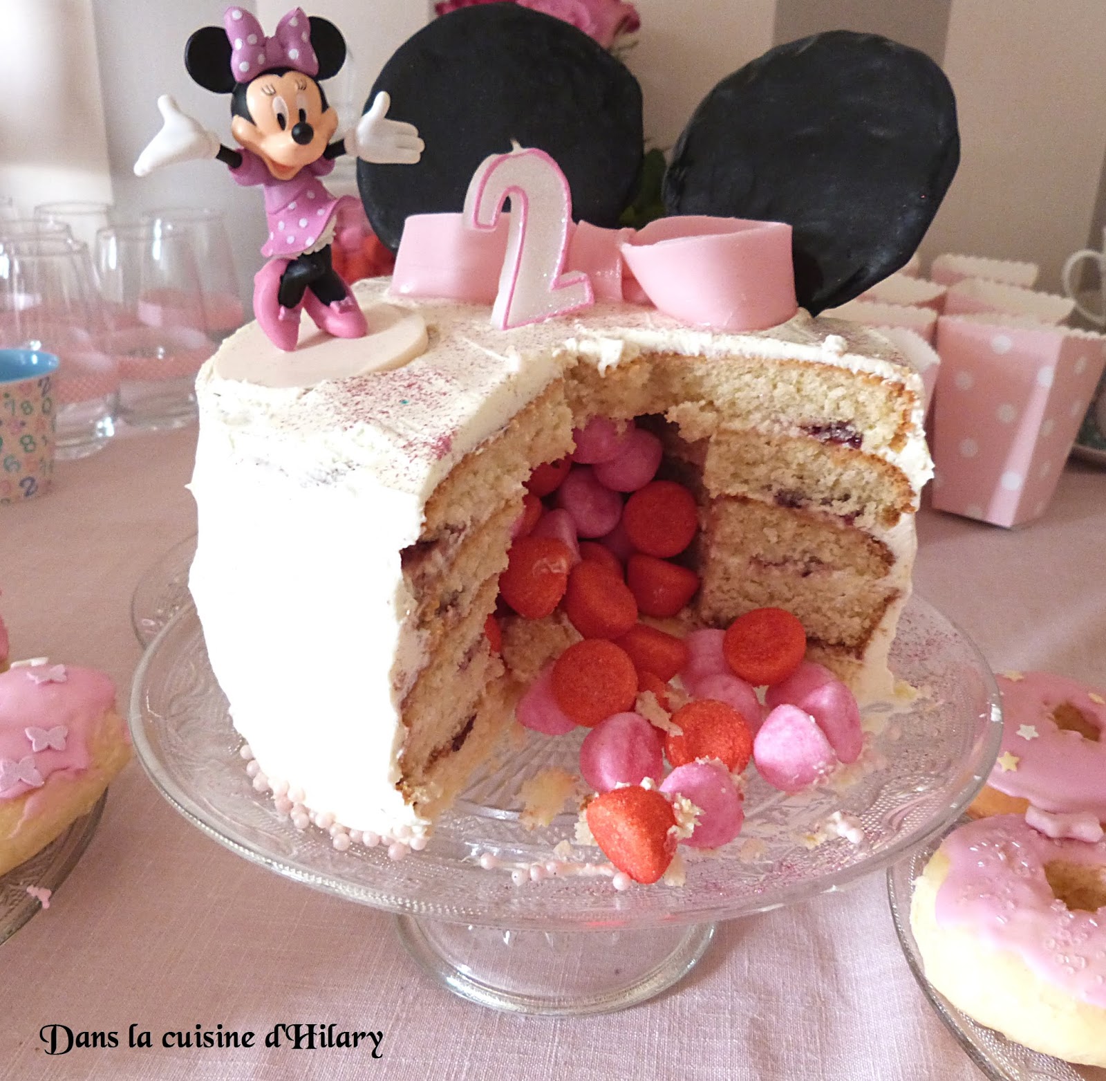 Dans la cuisine d'Hilary: Pinata cake version Minnie Mouse pour les 2 ans  d'une princesse / Minnie Mouse Pinata cake for a 2 year old princess