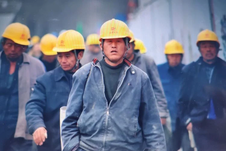 Kata Luhut Pekerja Lokal Tak Ada di Proyek Smelter, Direktur CELIOS: Apa Pekerja Lokal Tak Mumpuni? Emang Semua TKA Punya Skill?