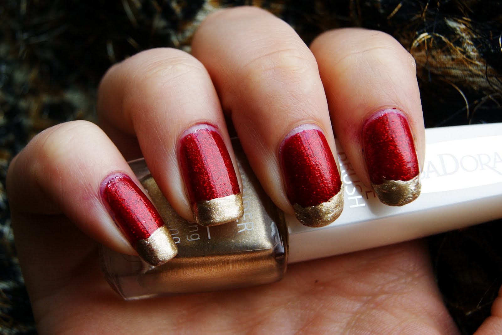 NailsN'cupcakes: Ruby Pumps with Golden Sparkles