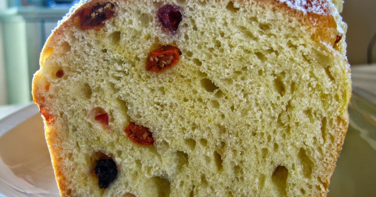 italian cooking Pan brioche con lievito madre, con bacche di goji e