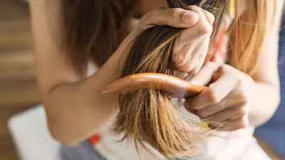 علاج الشعر الجاف والمتقصف وطرق طبيعية للعناية بالشعر الجاف