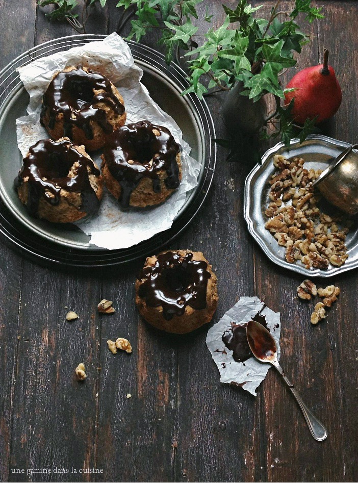 cinnamon walnut pear cake with whiskey-mocha fudge | une gamine dans la cuisine