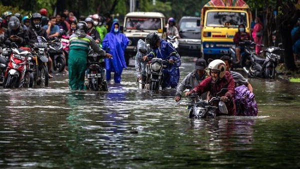 Banjir Ungkap Kedok Para Buzzer, Manusia Pemecah Belah Bangsa