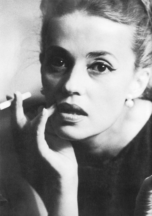 Goodbye Jeanne Moreau! Here Are 30 Beautiful Black and White Photos of ...