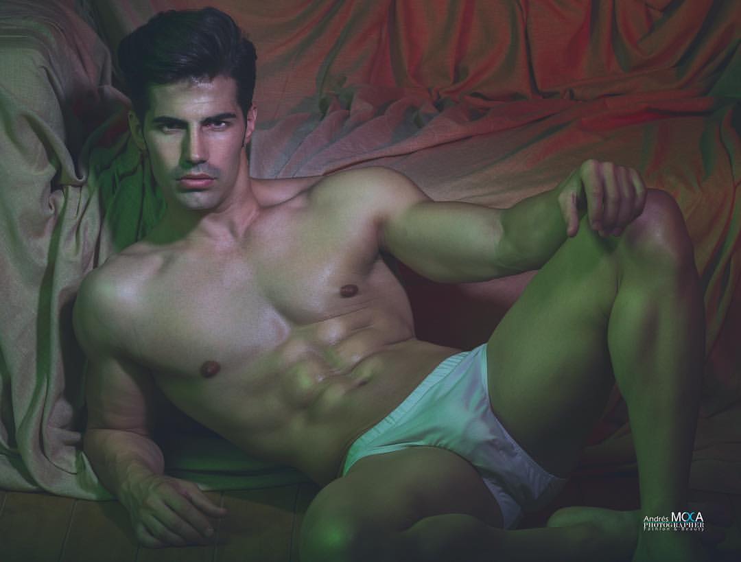 44198536_249741739054512_388900947382260