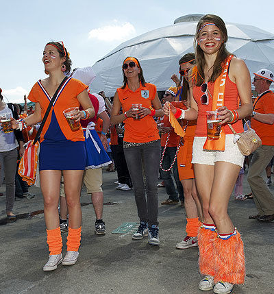 Sports News and Live Stream: Beautiful Dutch Fans of Euro 2012