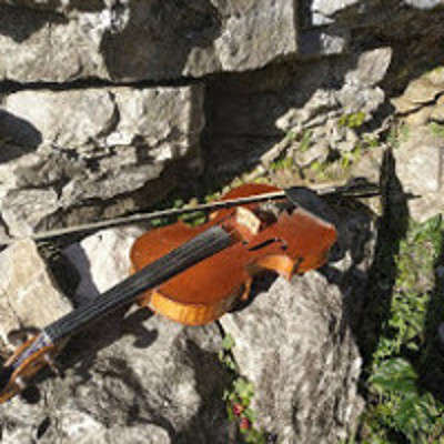 Cortège au son du violon